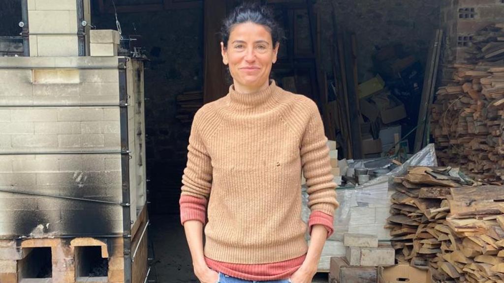 Caterina Roma en su taller de cerámica en Púbol.