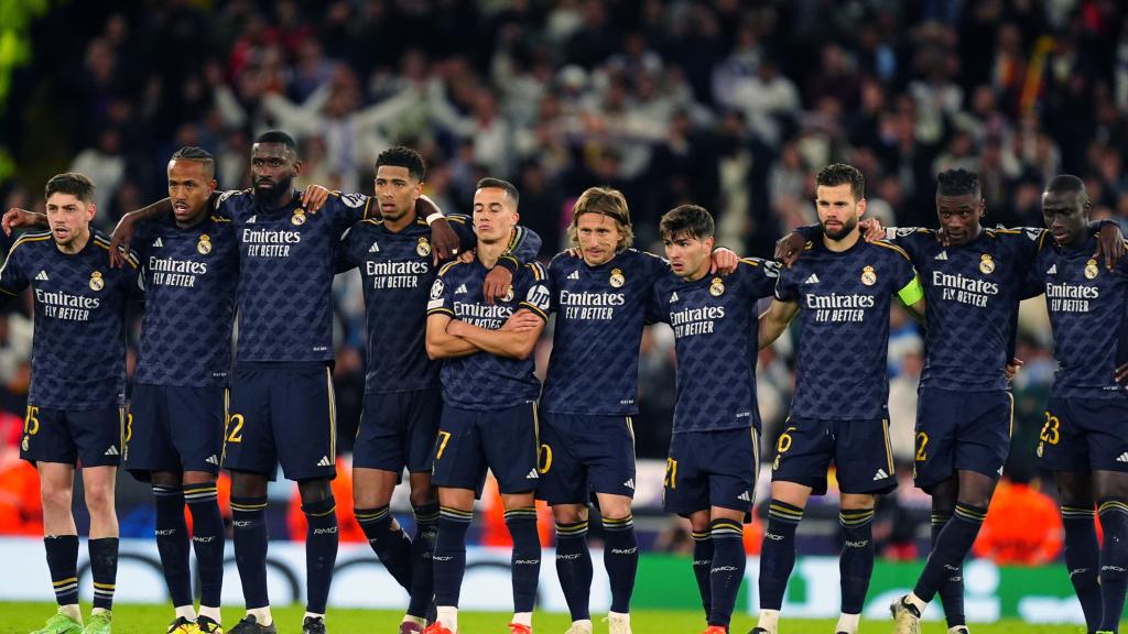 Los jugadores del Real Madrid durante la tanda de penaltis frente al City en Machester