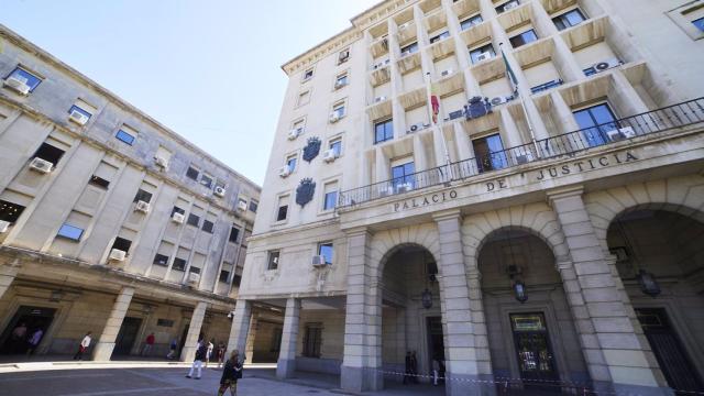 Fachada de la Audiencia Provincial de Sevilla, donde ha sido acusado este ciudadano neerlandés.