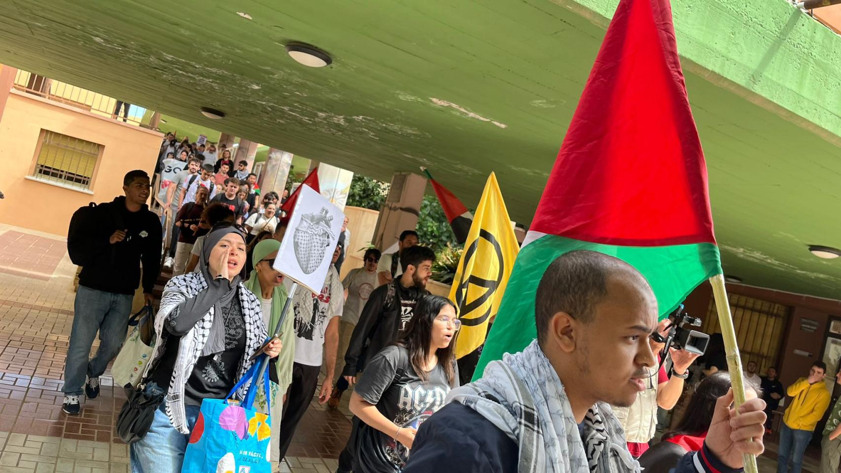 Manifestación propalestina en la Universidad de Málaga: No es una guerra, es un genocidio