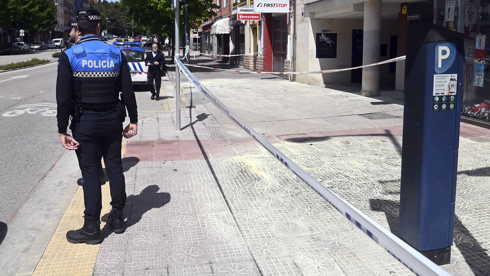 Policía Municipal en la avenida del Cid en Burgos, donde un hombre se ha quemado a lo bonzo