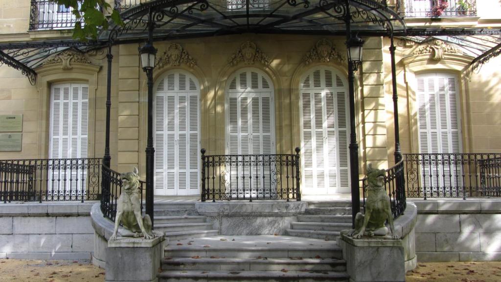 Escalinata del Palacio de Aite.