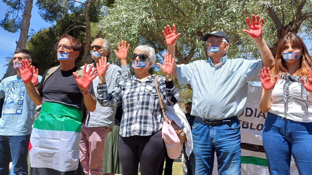 Personas de avanzada edad en la protesta de este miércoles.