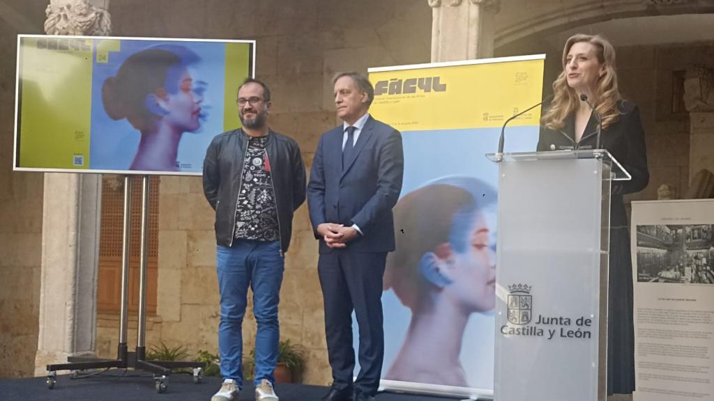 La viceconsejera de Acción Cultural, Mar Sancho, presenta el FÀCYL, junto al alcalde, Carlos García Carbayo, y el director artístico,  Rodrigo Tamariz