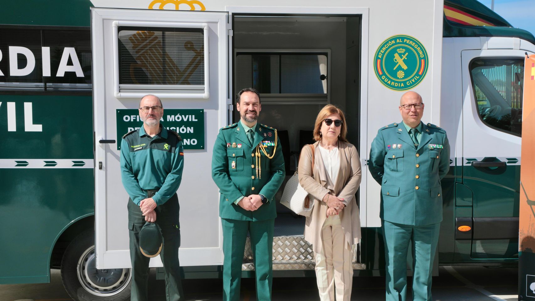 Capitan CIA Salamanca, Martín; teniente coronel, Pedro Merino; la subdelegada, Rosa López, y el comandante Ígor de la Casa, en la presentación de la oficina móvil
