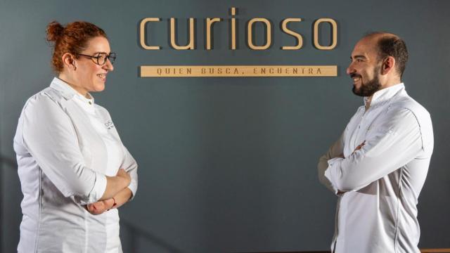 Marina y Luis en el Restaurante Curioso