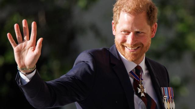 El príncipe Harry a su llegada a la catedral de San Pablo.
