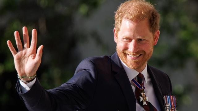 El príncipe Harry a su llegada a la catedral de San Pablo.