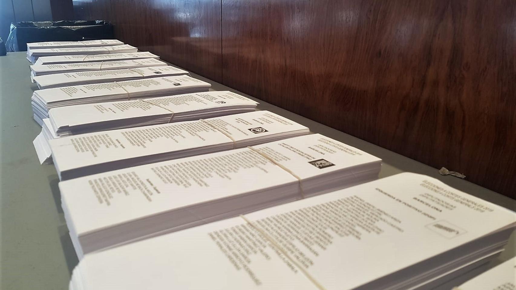 Imagen de archivo de las papeletas de las últimas elecciones catalanas en 2021.