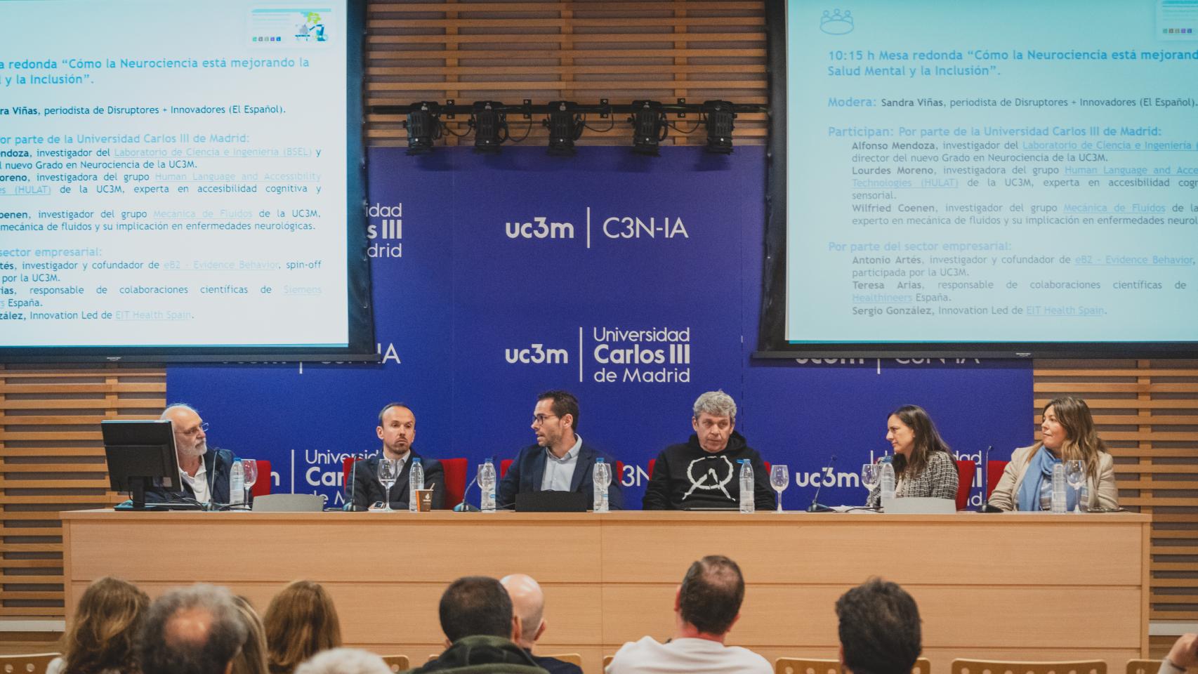 De izquierda a derecha: Alfonso Mendoza, investigador del Laboratorio de Ciencia e Ingeniería (BSEL) y director del nuevo Grado en Neurociencia de la UC3M; Wilfried Coenen, investigador del grupo Mecánica de Fluidos de la UC3M; Sergio González, Innovation Lead de EIT Health Spain; Antonio Artés, investigador y cofundador de eB2; Teresa Arias, responsable de colaboraciones científicas de Siemens Healthineers España; y Lourdes Moreno, investigadora del grupo Human Language and Accessibility Technologies (HULAT) de la UC3M.