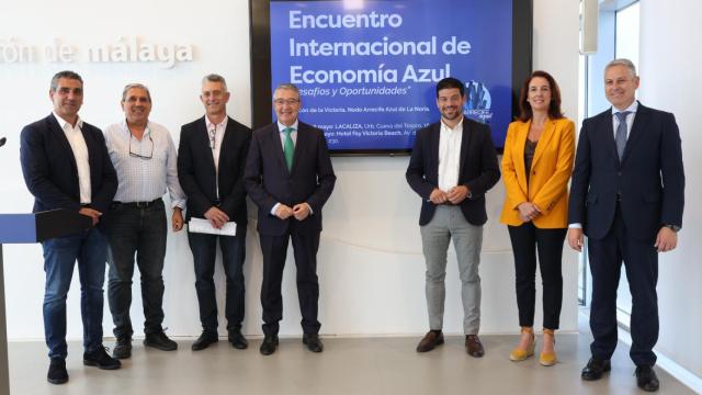 Foto familia de la presentación del encuentro.
