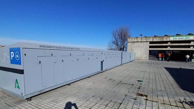 Aparcamientos inteligentes ya instalados en la parada de San Juan Alto.