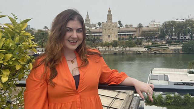 Alba Madero, la joven sevillana que convive con el Covid desde 2021.