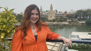 La odisea de Alba, la sevillana de 29 años con Covid persistente a la que un ensayo en el Virgen del Rocío ha devuelto la esperanza