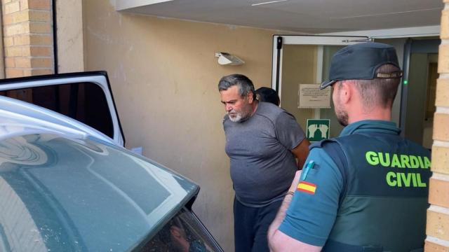 El violador confeso, en el momento de su detención por parte de la Guardia Civil de Llíria.