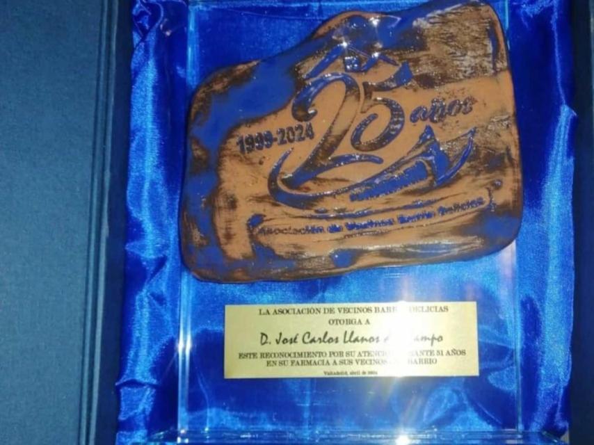 Imagen de la placa entregada a José Carlos por la Asociación de Vecinos del barrio de Las Delicias