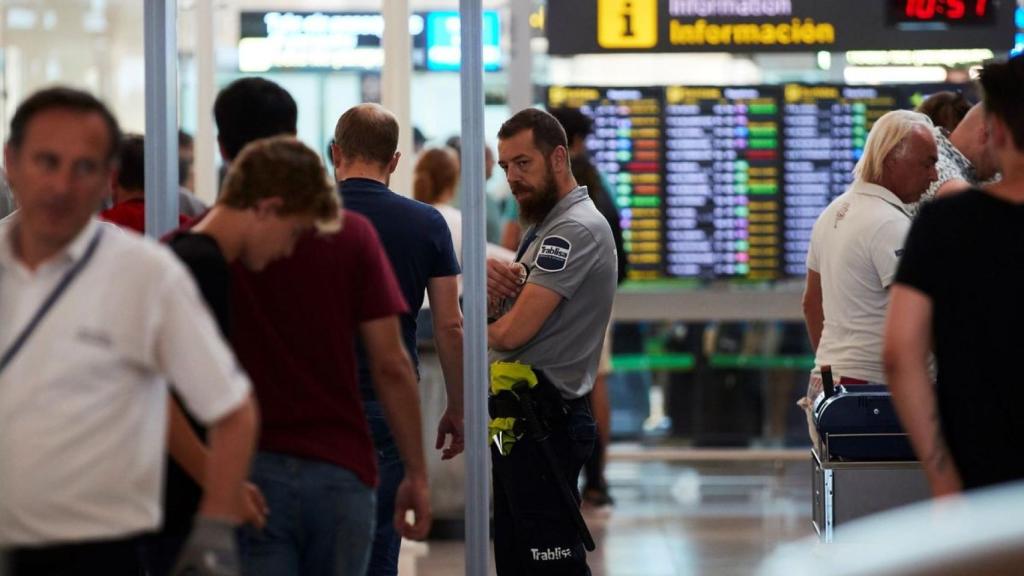 Control de seguridad en el aeropuerto.