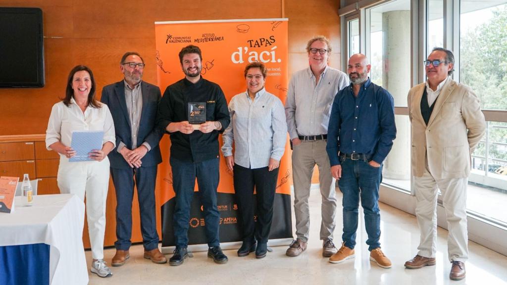 Ca Miri, al recibir el segundo premio en el I concurso de Tapas de la Comunitat Valenciana 2024. EE