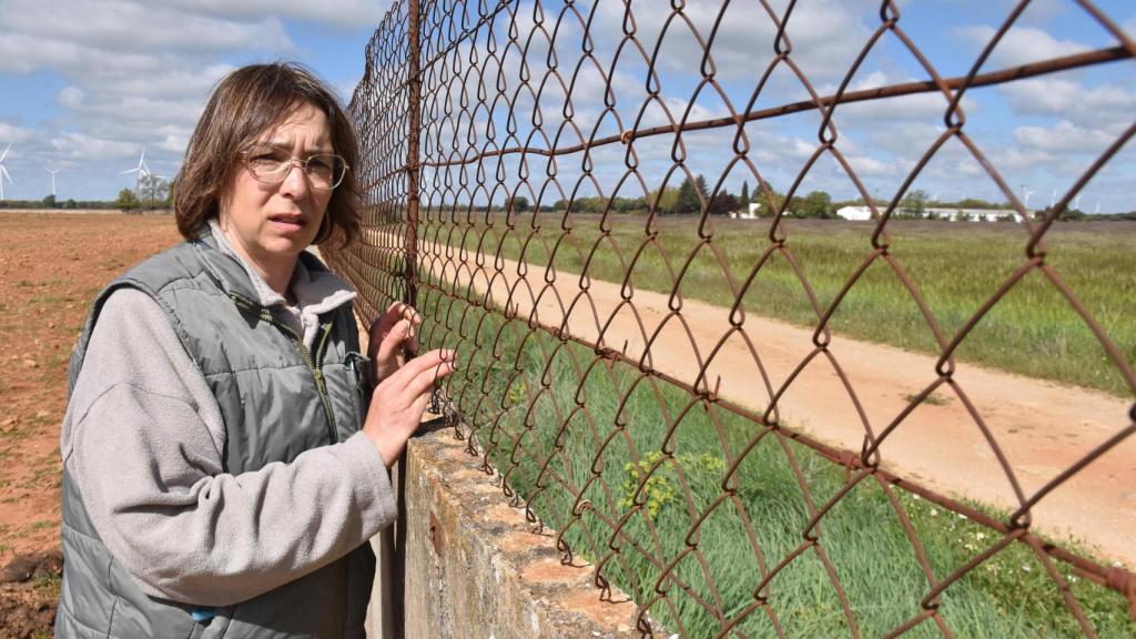 Lourdes en cerca del camino por el que pide que pase la infraestructura de evacuación