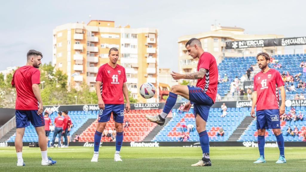 Jugadores del Eldense en el último entrenamiento antes de viajar a Burgos.
