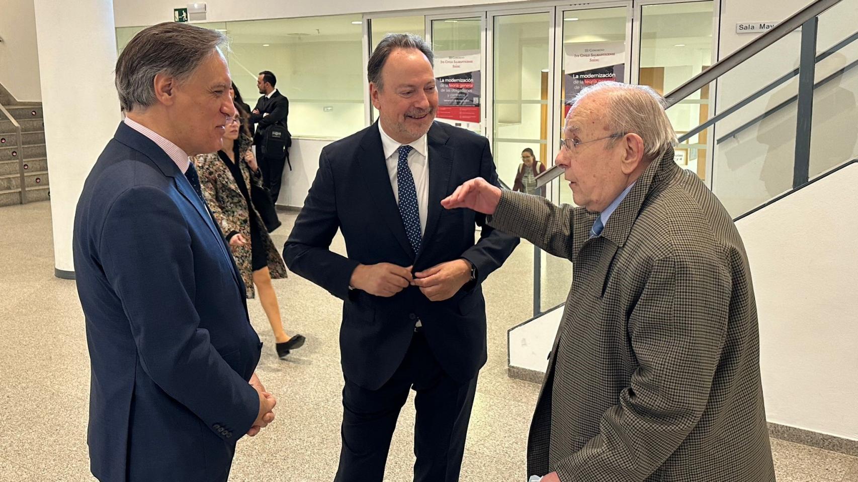 El alcalde de Salamanca asiste a la inauguración del Congreso Internacional de Derecho Civl en la USAL
