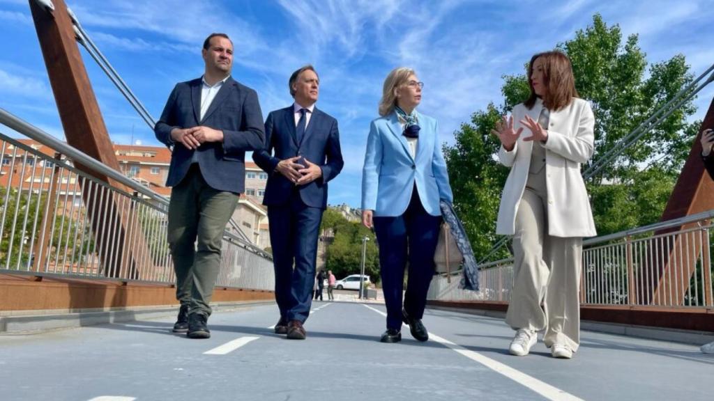 García Carbayo, junto a la candidata del PP al Parlamento Europeo, María Isabel Sánchez, y acompañados por el secretario general del PP salmantino, David Mingo, y la coordinadora del Comité de Campaña, Pilar Sánchez.