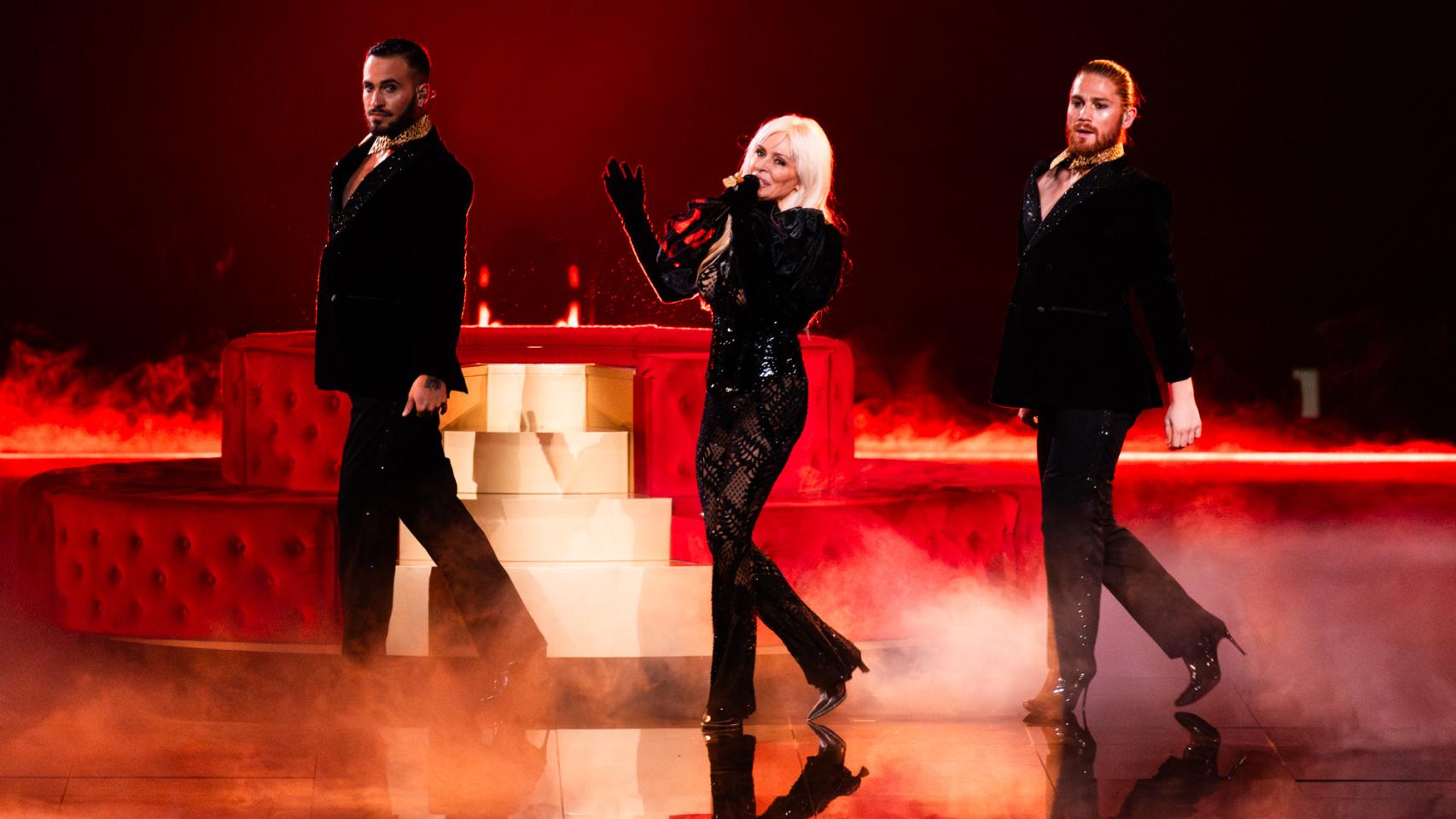 Mery Bass y los bailarines, Iosu Martínez, César Ferrio, durante uno de los ensayos de Eurovisión (EBU).