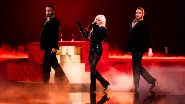 Mery Bass y los bailarines, Iosu Martínez, César Ferrio, durante uno de los ensayos de Eurovisión (EBU).