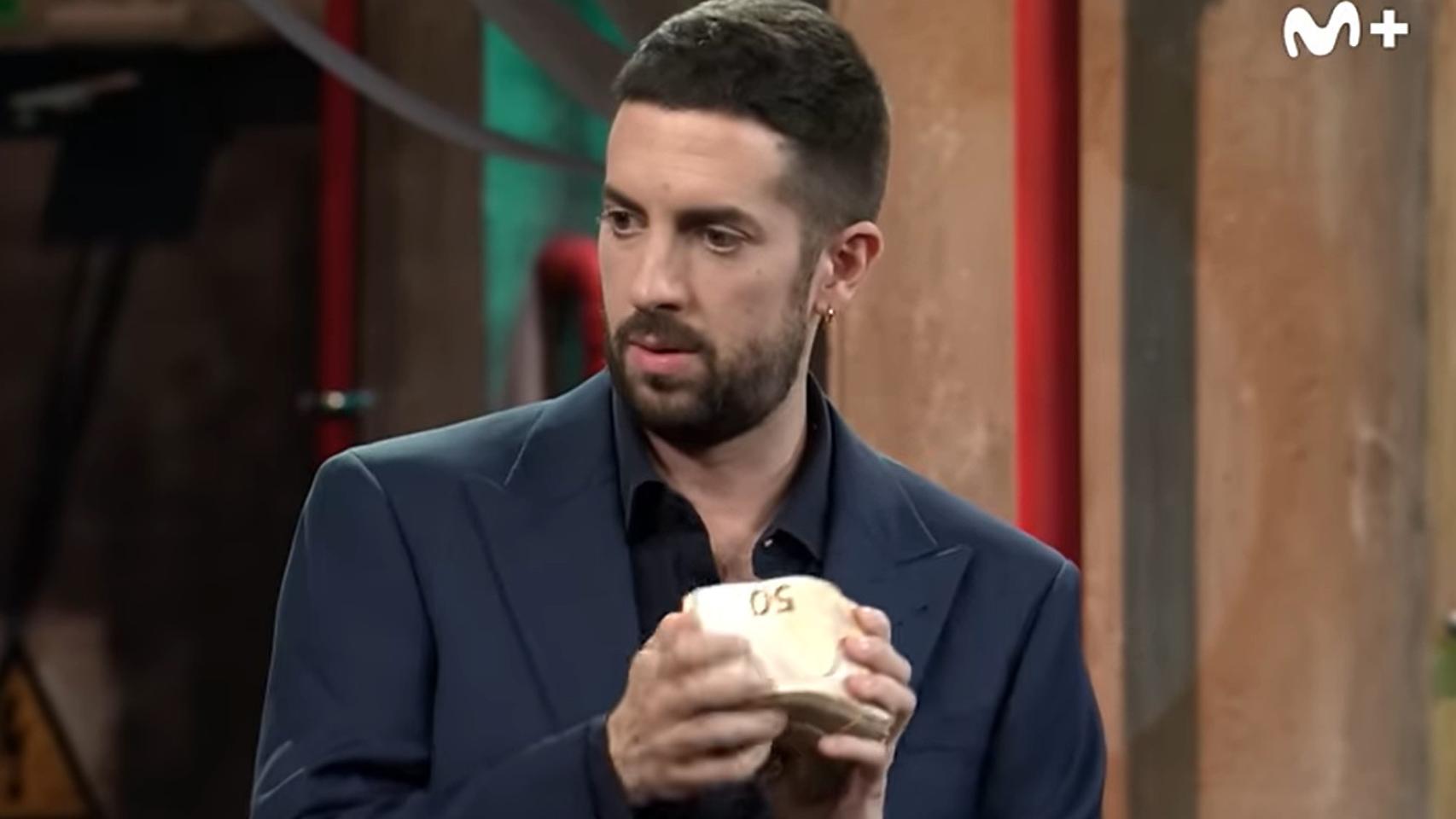 David Broncano, con el fajo de billetes de 20.000 euros de Bb Trick.