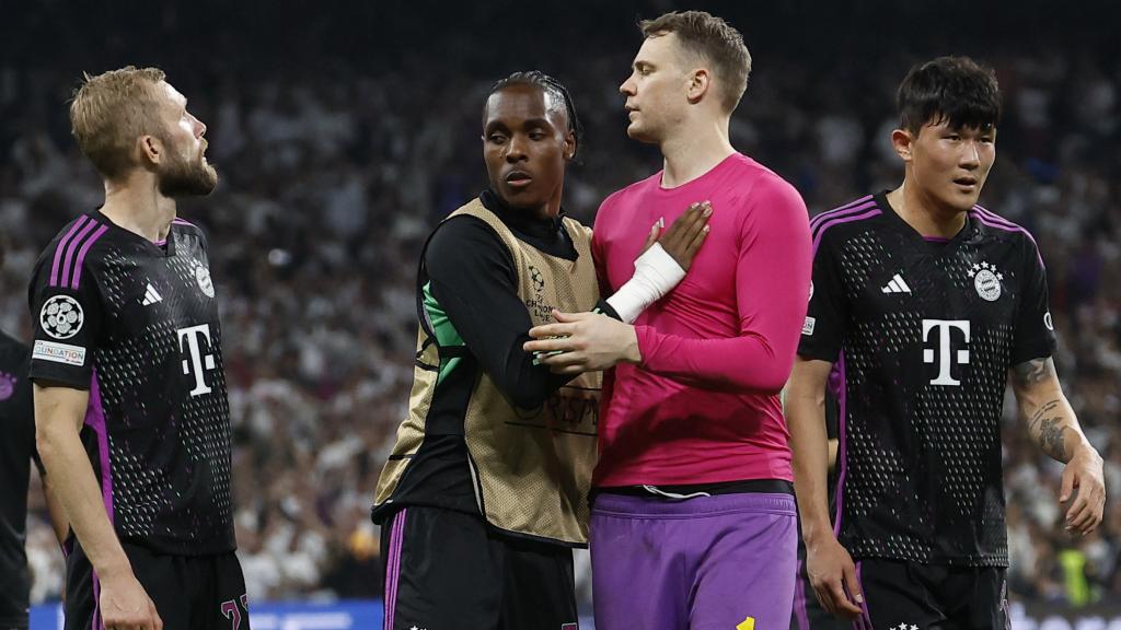 Los jugadores del Bayern, cabizbajos tras perder ante el Madrid.