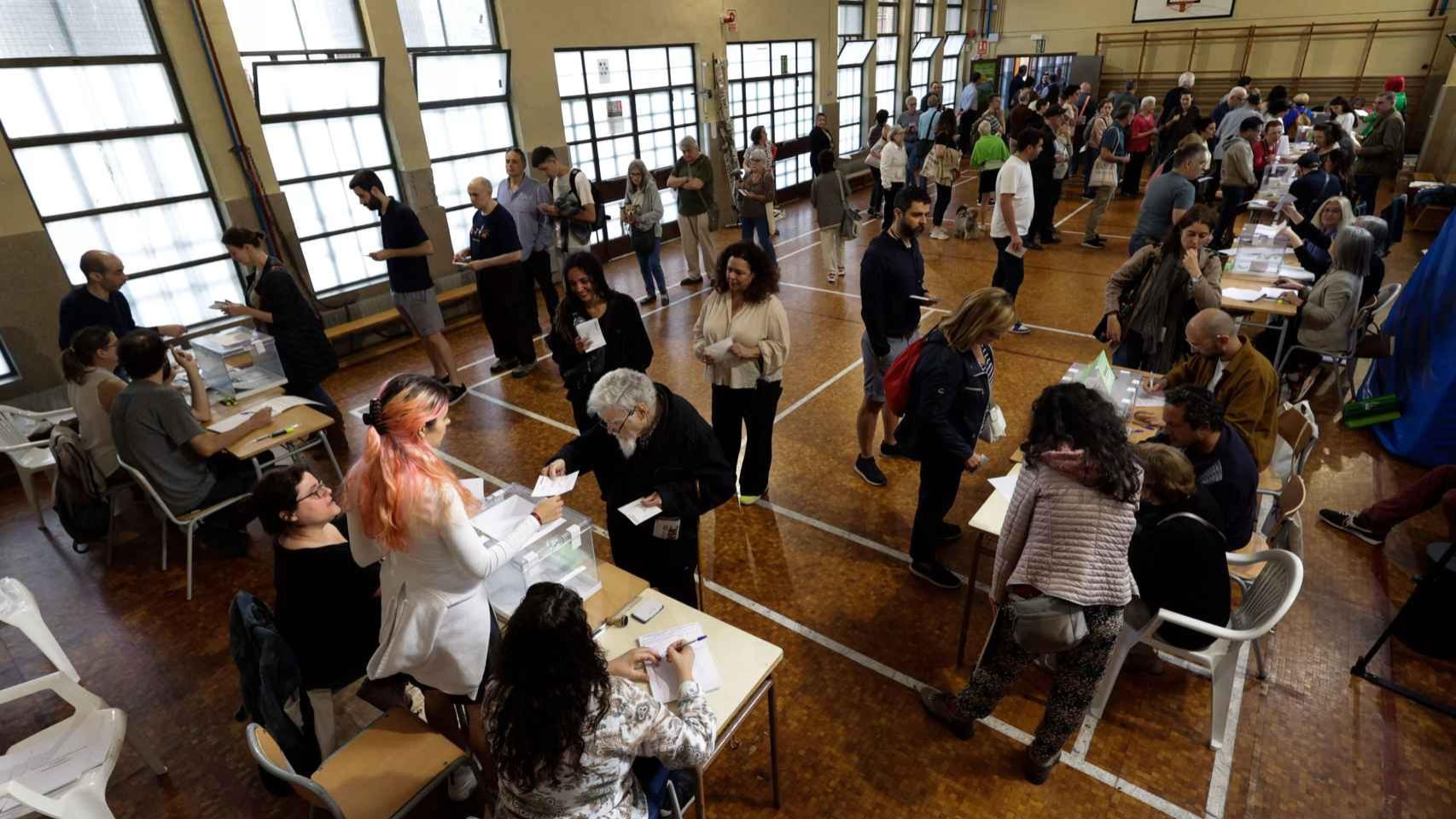 Un colegio electoral de Barcelona en una imagen de archivo.