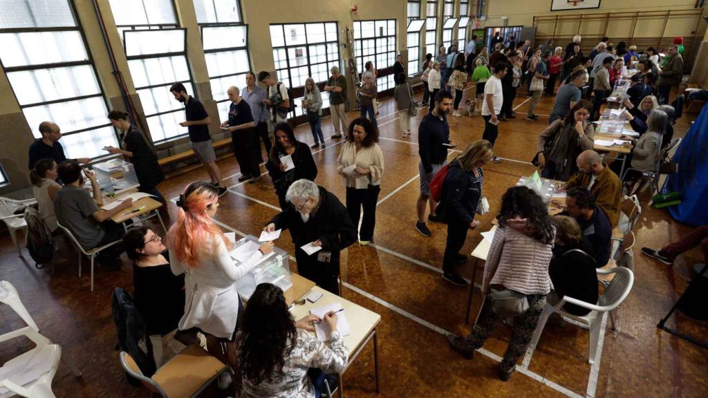 Un colegio electoral de Barcelona en una imagen de archivo.