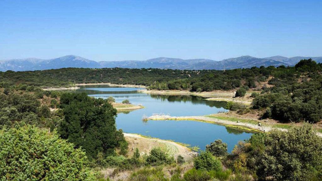 El embalse de  Pedrezuela.