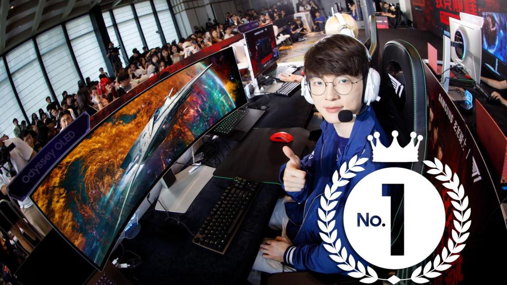 El monitor Samsung Odyssey OLED G9 y el jugador de e-Sports Faker.
