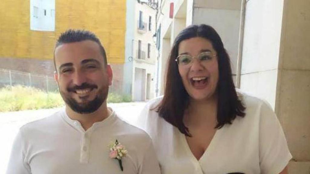 Adrián junto a su mujer.