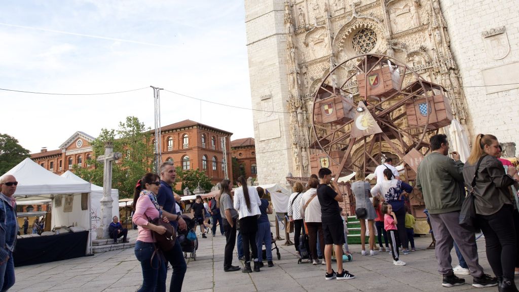 Imagen del Mercado Castellano con la Plaza de San Pablo de fondo