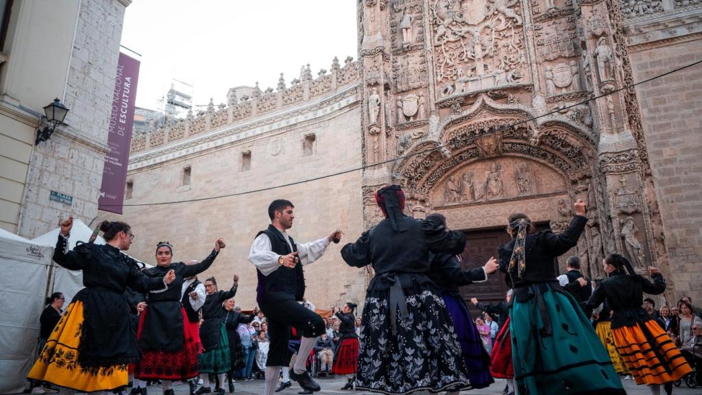 Actuaciones en el Mercado Castellano durante las Fiestas de San Pedro Regalado en Valladolid