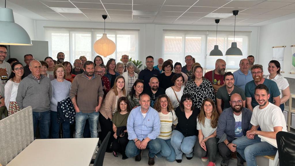Foto de grupo en el nuevo espacio diseñado por Ikea.