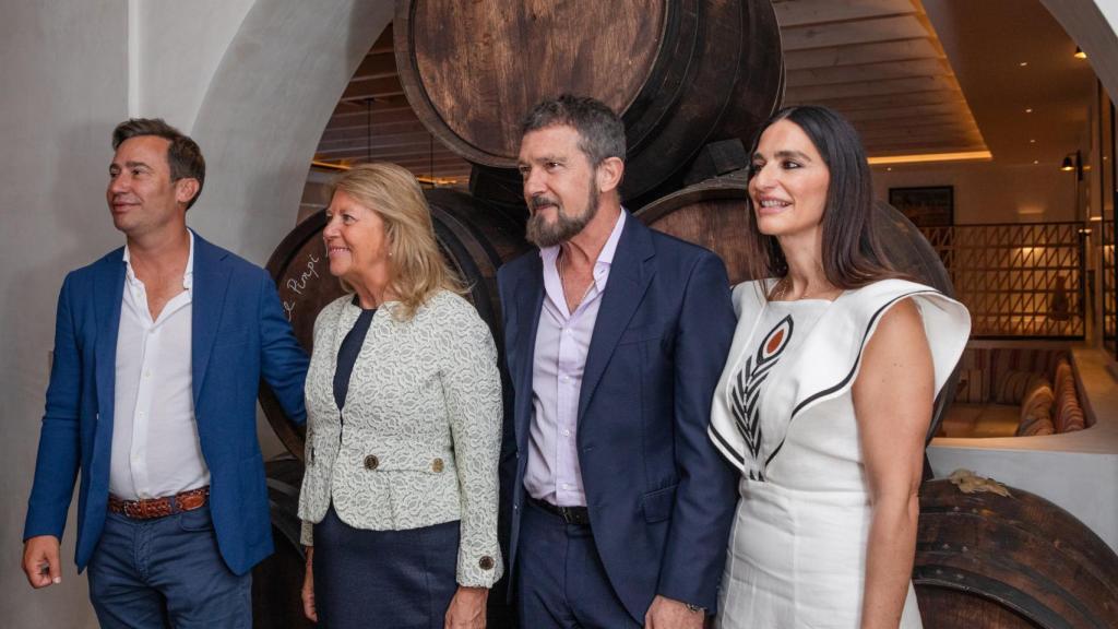 Daniel Shamoon, Ángeles Muñoz, Antonio Banderas y  Elena Cobos en la inauguración de nuevo Pimpi.