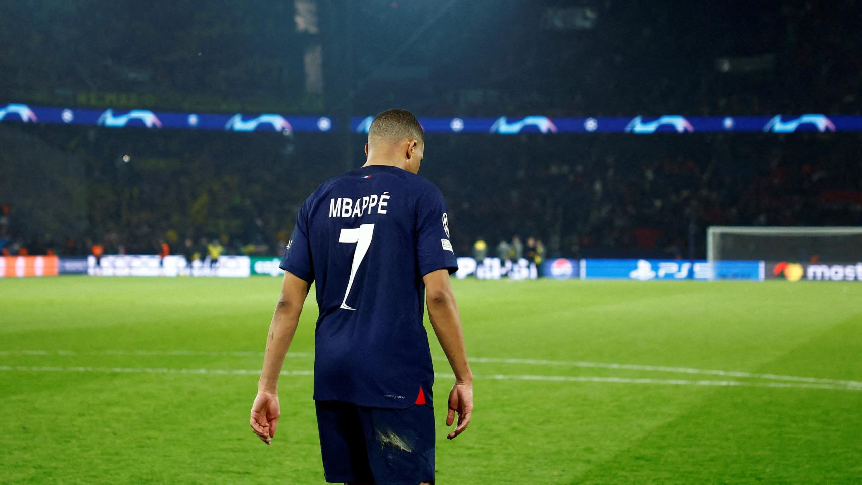 Kylian Mbappé, cabizbajo en uno de sus últimos partidos con el PSG.