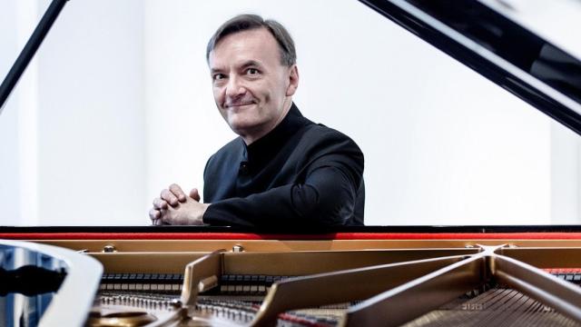 El pianista Stephen Hough. Foto: Sim Canetty-Clarke