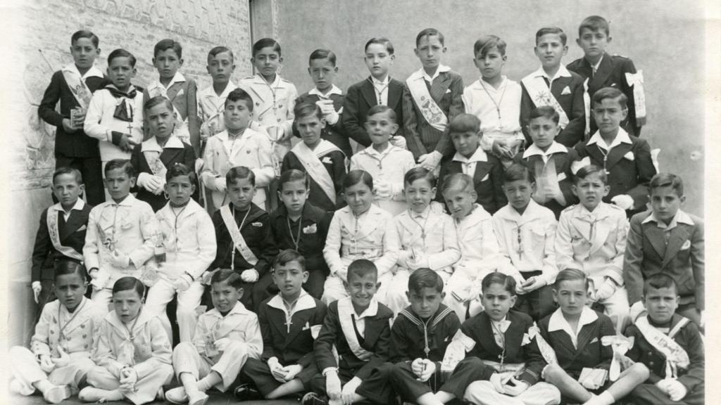 La primera comunión de 38 alumnos maristas.
