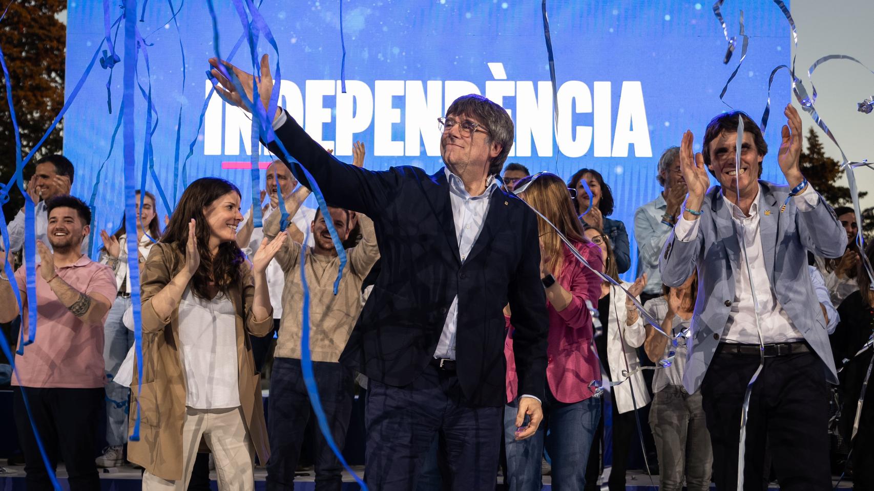 El expresidente de la Generalitat y cabeza de lista de Junts, Carles Puigdemont, en su mitin de cierre de campaña.