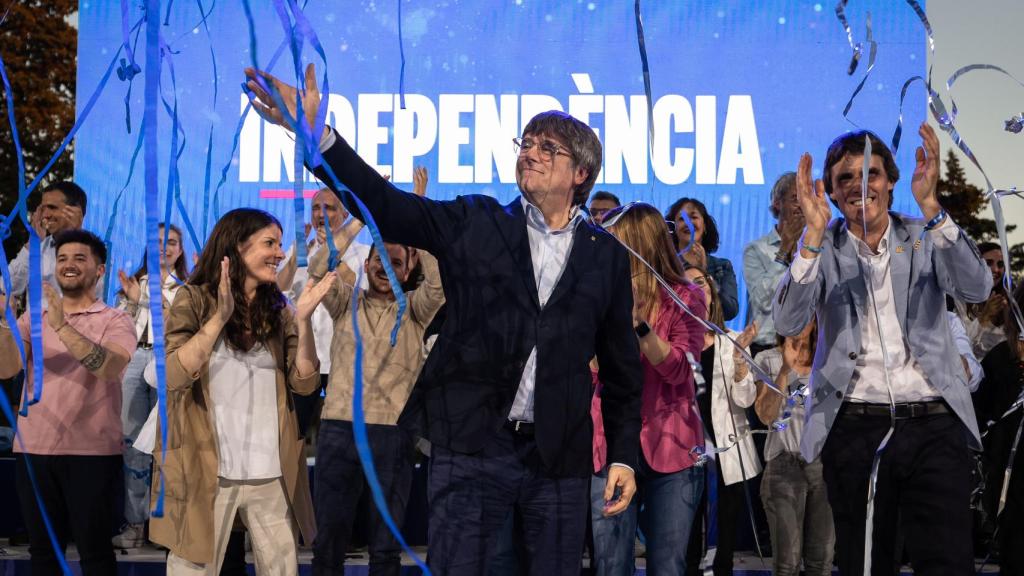 El expresidente de la Generalitat y cabeza de lista de Junts, Carles Puigdemont, en su mitin de cierre de campaña.
