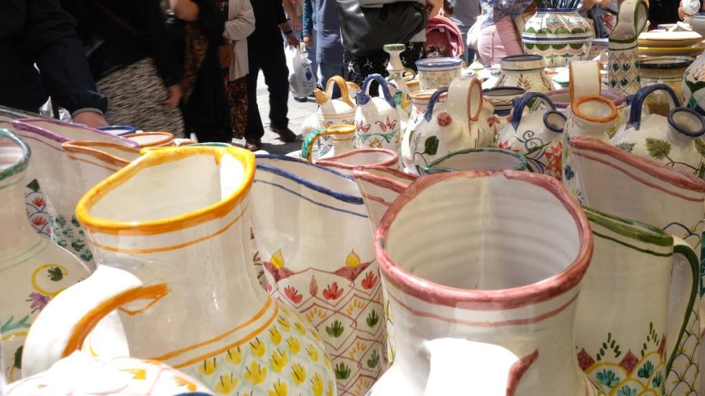 La Feria de la Cacharrería en la Plaza de las Comendadora de Madrid.