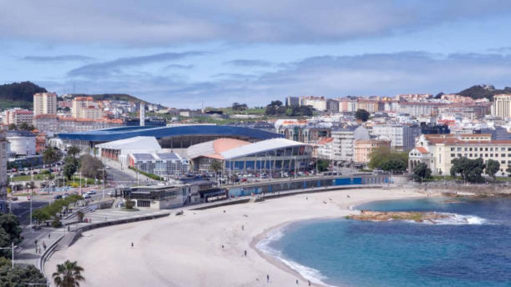 Vista aérea de la playa de Riazor en La Coruña