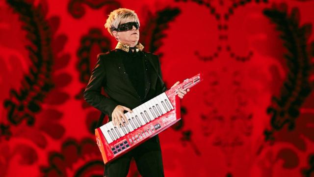 Mark Dasuosa, con su sintetizador, en un pase de 'Zorra' en Eurovisión.