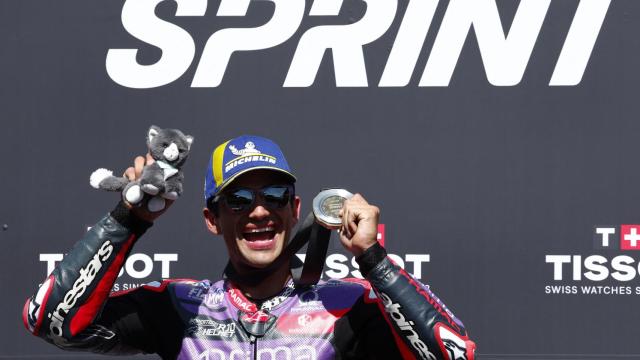 Jorge Martín celebra su victoria en la carrera al sprint del GP de Francia, en el circuito Bugatti de Le Mans.