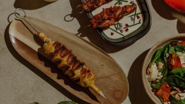 Khachapuri en brocheta y otros platos de Persimmon's.