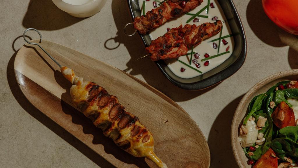 Khachapuri en brocheta y otros platos de Persimmon's.